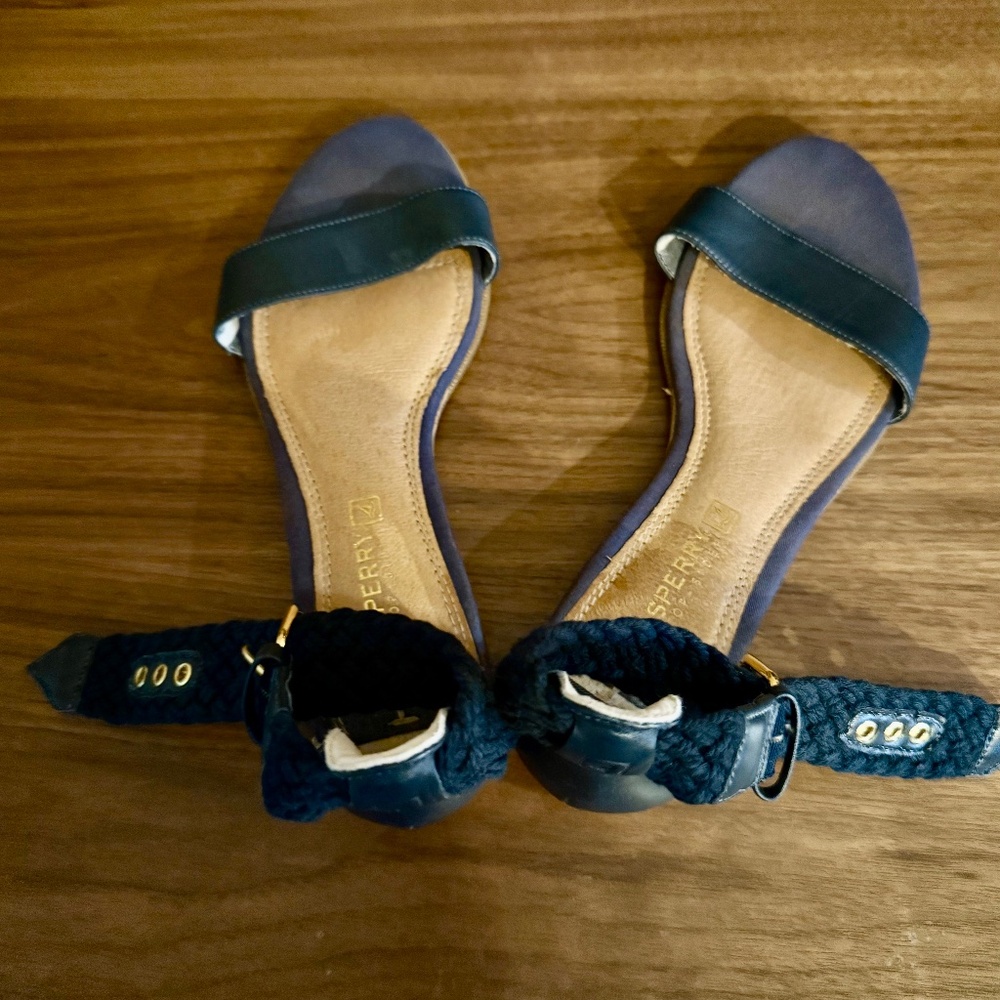 NWOT Sperry sandals